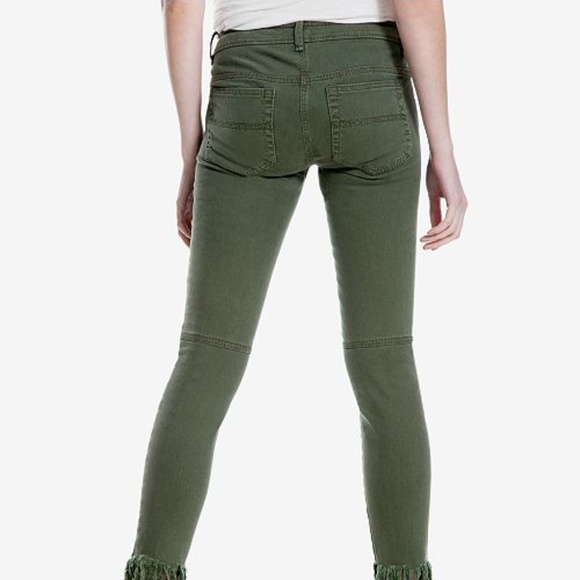 Max Studio London Frayed-Hem Skinny Jeans - Picture 2 of 3